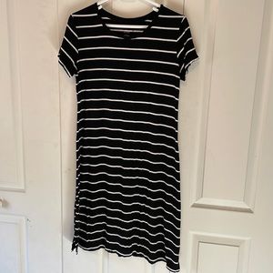 Maternity T-shirt dress, size small